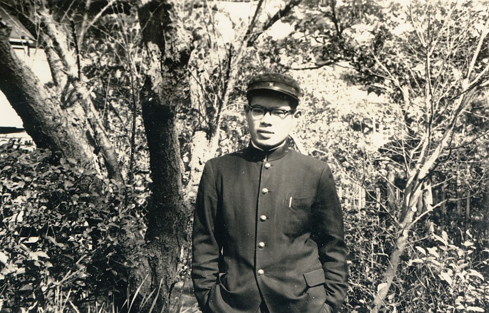 制帽・制服が板につかない慶應ボーイ　1959年４月